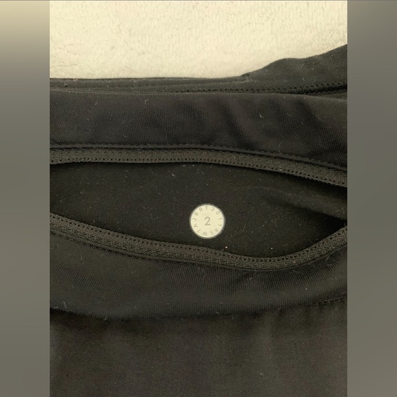 🖤 Lulu shorts - Picture 3 of 3